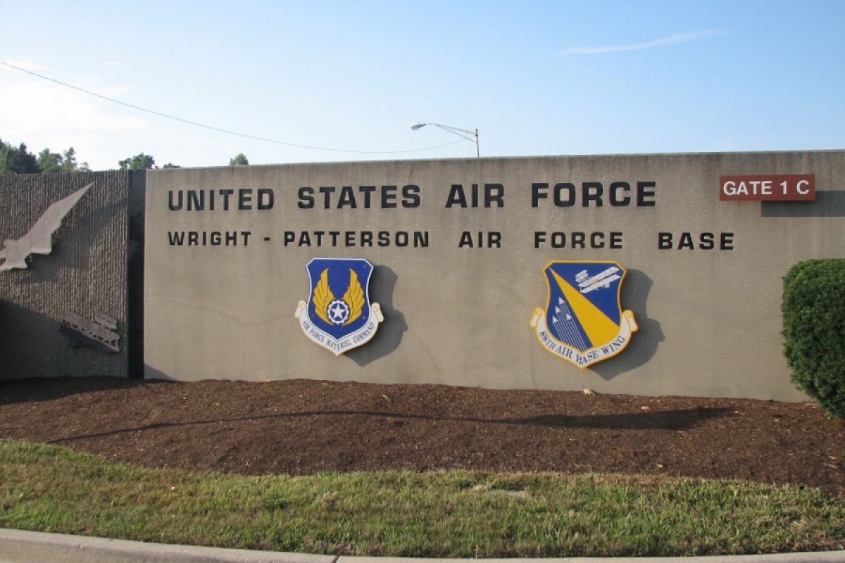 На территории базы ВВС США был застрелен пришелец, в него всадили пять пуль