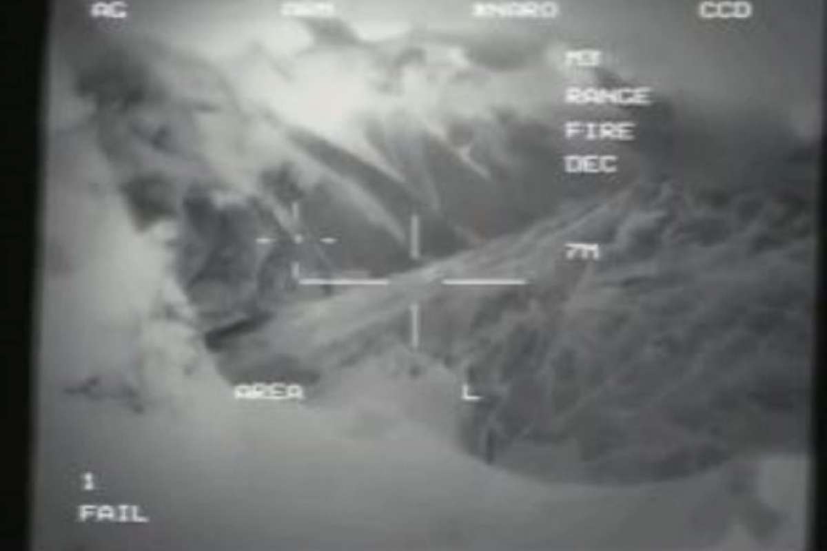 Видео: битва военного дрона с НЛО