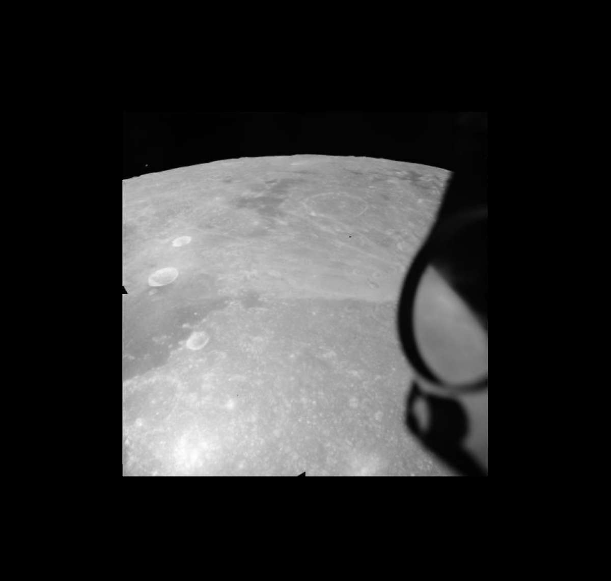 Учёные увидели таинственный НЛО на снимках миссии Аполлон»