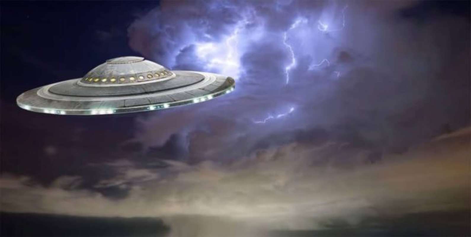 В сети набирает популярность видео, в котором НЛО подставляется под удар молнии