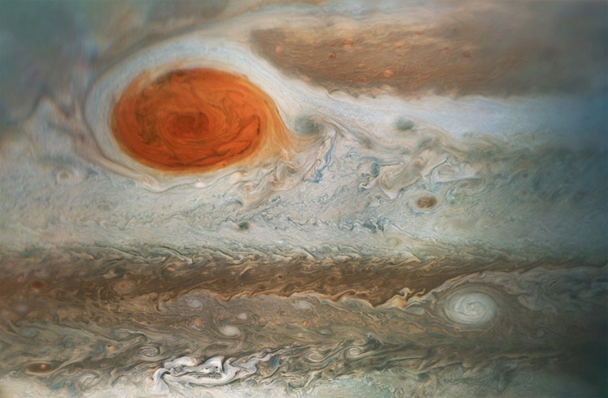 NASA показало впечатляющее фото Большого белого пятна на Юпитере
