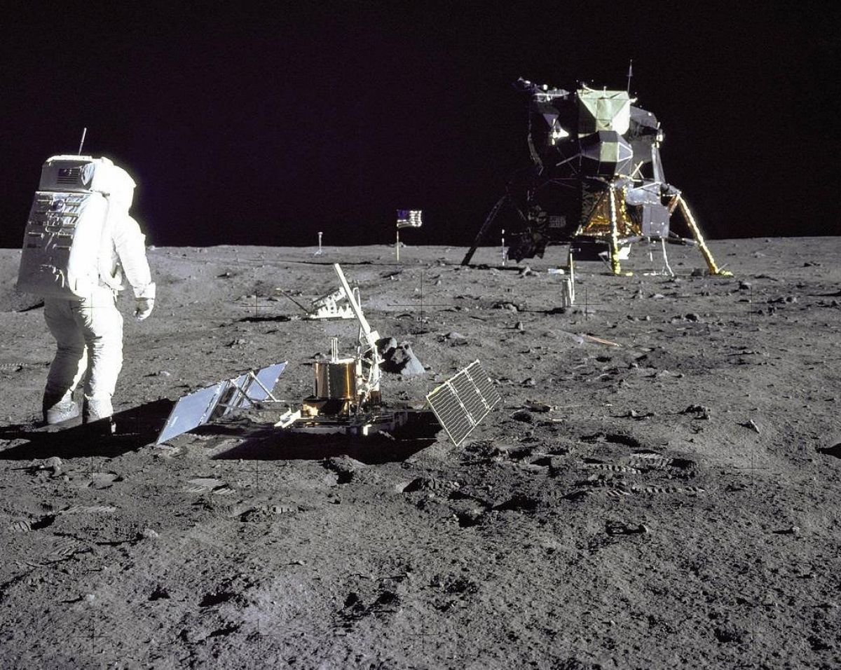 Российский историк привел неоспоримые доказательства того, что американцы были на Луне