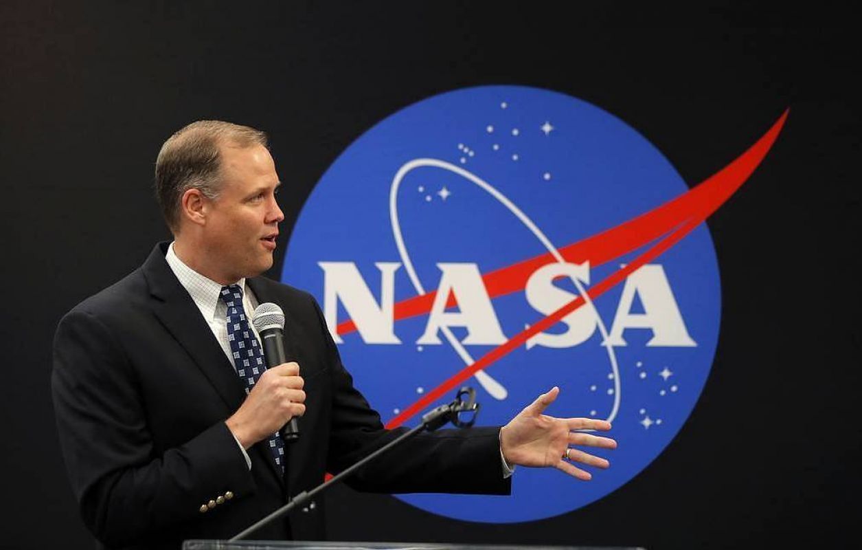 Глава NASA рассказал о необходимости поисков жизни на Марсе