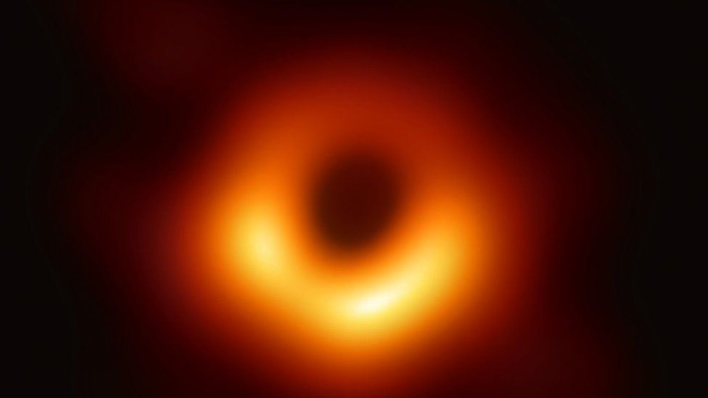 Астрономы впервые зафиксировали, как черная дыра поглощает нейтронную звезду
