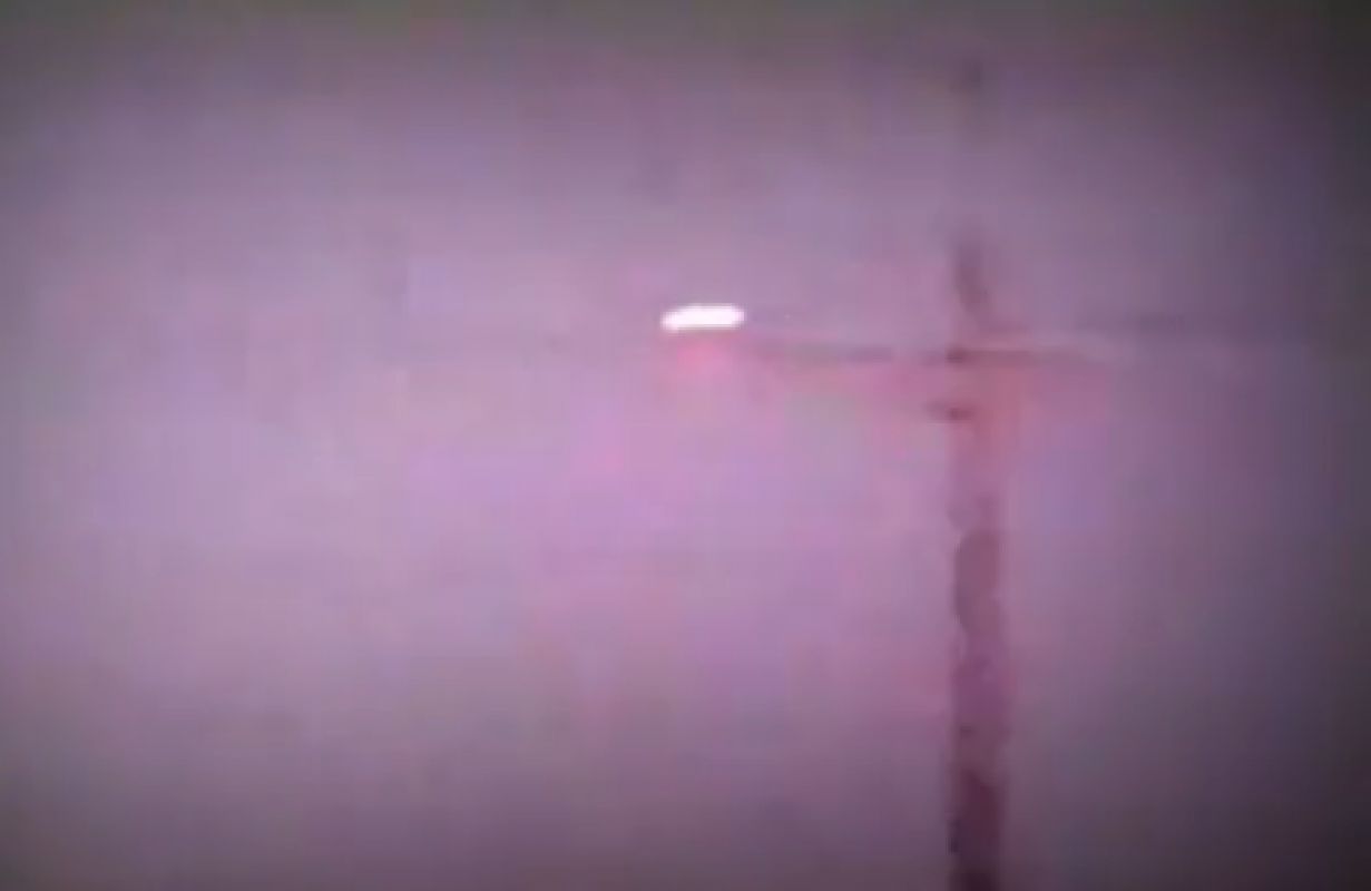 Впервые в «Зоне 51» на видео попало реальное крушение НЛО с близкого расстояния, и есть фото погибшего пришельца