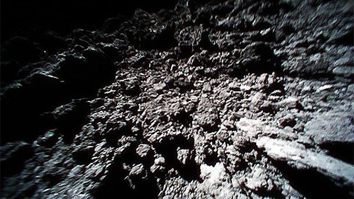 Японский зонд «Хаябуса-2» отправил к астероиду Рюгу исследовательского робота