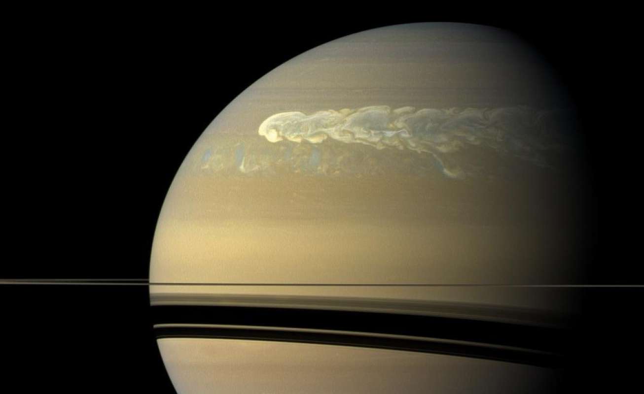 Жизнь на сатурне. Юпитер Кассини. Снимки Кассини Юпитер. Титан Спутник Сатурна фото поверхности. Гексагон Сатурна.