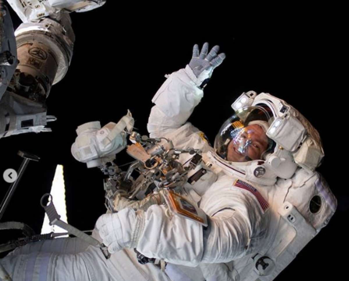 Погоня в космосе. МКС Роскосмос 2023. Эндрю Морган астронавт. Космический туризм на Венеру.
