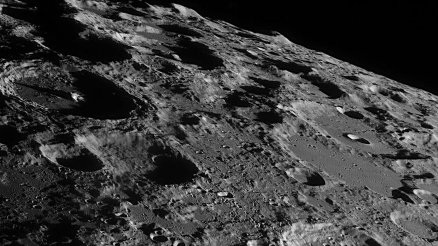Китайские учёные научились добывать воду и топливо прямо из лунного грунта Китайские учёные научились добывать воду и топливо прямо из лунного грунта