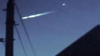 Пришелец покинул горящий инопланетный корабль 