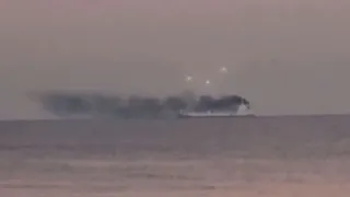 НЛО наблюдали за горящим американским кораблем