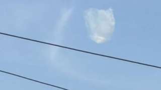 Жители Филадельфии засняли на видео неопознанный пролетающий в небе объект