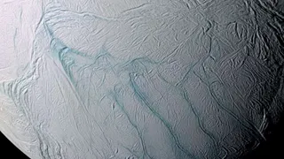 Жизнь на Энцеладе может существовать в жидком океане