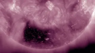 Квадратная дыра на Солнце?