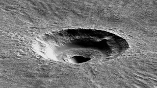 На поверхности Марса нашли воронку неизвестного происхождения