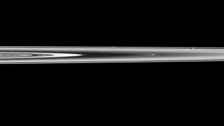 Уникальные фотографии спутников Сатурна прислал зонд «Кассини»