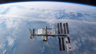 Космостанция успешно увернулась от космического мусора