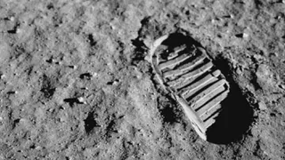 Спутник для фиксации следов астронавтов на Луне