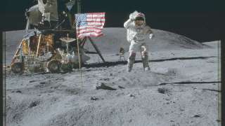 В сеть выложили фото астронавтов из США на Луне