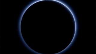 Оказывается, небо над Плутоном имеет голубой цвет