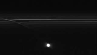 НАСА опубликовало новые фотоснимки колец Сатурна