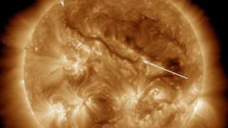 Solar Dynamics Observatory обнаружила огромную магнитную нить на Солнце 