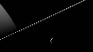 «Кассини» сфотографировал спутник Сатурна Тефию в виде полумесяца 