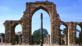 Достопримечательности Индии: загадочная железная колонна из неизвестного науке металла возрастом 1500 лет