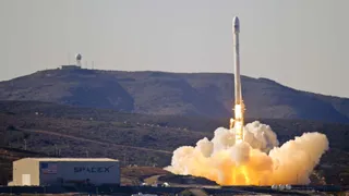 Ракетный носитель «Falcon 9» должна была отправиться в космос 20.12.15 