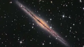  «Хаббл» произвел фото необычной галактики, которая «лежит на боку» 