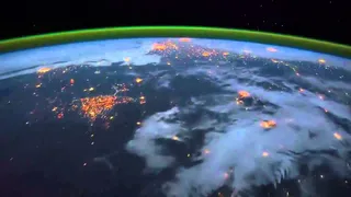 В сети появилось видео грозы с борта МКС 