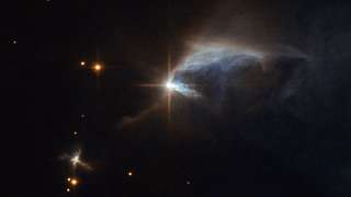 «Хаббл» сфотографировал звезду-подростка в созвездии Кассиопеи