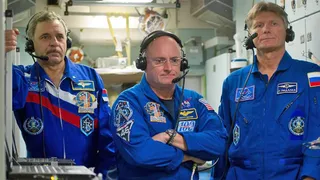 Космонавты не смогли самостоятельно выбраться из капсулы 