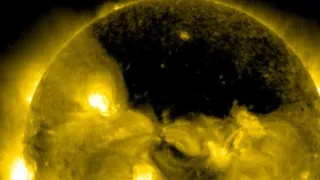 Замечена огромная корональная дыра на Солнце