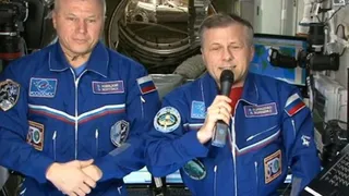 Отечественные космонавты поздравили всех женщин с 8 марта