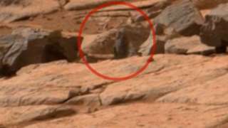  На Марсе обнаружен необычный каменный объект