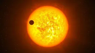 Астрономы длительное время наблюдают НЛО возле Солнца