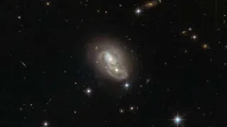 Благодаря телескопу Hubble астрономы увидели две пересекающиеся галактики