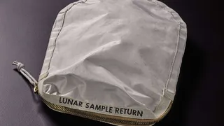 Сумку космонавта Нила Армстронга выставят на аукционе 