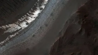 Японские ученые нашли снег на Марсе