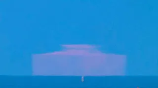 Розовую луну-"айсберг" сфотографировал американский астроном-любитель