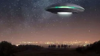 В Канаде жители наблюдали за ярким НЛО в виде ракеты