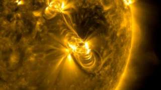 Ученые NASA сняли на видео выброс коронарного вещества на Солнце