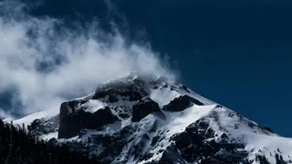 В США на вулкане Адамс обнаружили замороженного пришельца