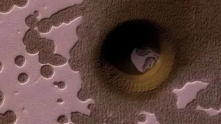 Уфологи рассмотрели на Марсе вход в "логово пришельцев"