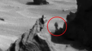 Уфологи обнаружили на Марсе вооружённого инопланетянина