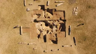 В Монголии найден древний саркофаг с таинственными письменами 