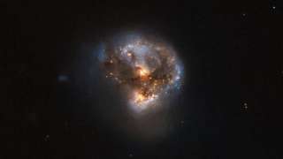 Была обнаружена галактика-лазер с активной сверхмассивной черной дырой