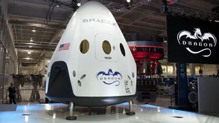 Пассажирский корабль Dragon от SpaceX будет испытан только в августе 2018 года