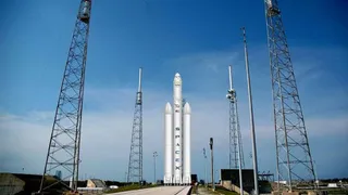 Нет места ошибкам: SpaceX запустила в космос ракету Falcon Heavy 